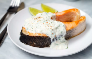 Bife de Salmão Grelhado com Molho de Coentro