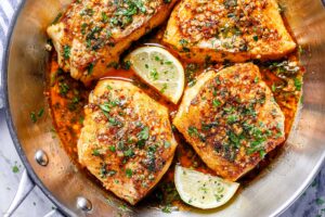 Filés de Bacalhau Assados com Manteiga de Alho e Limão