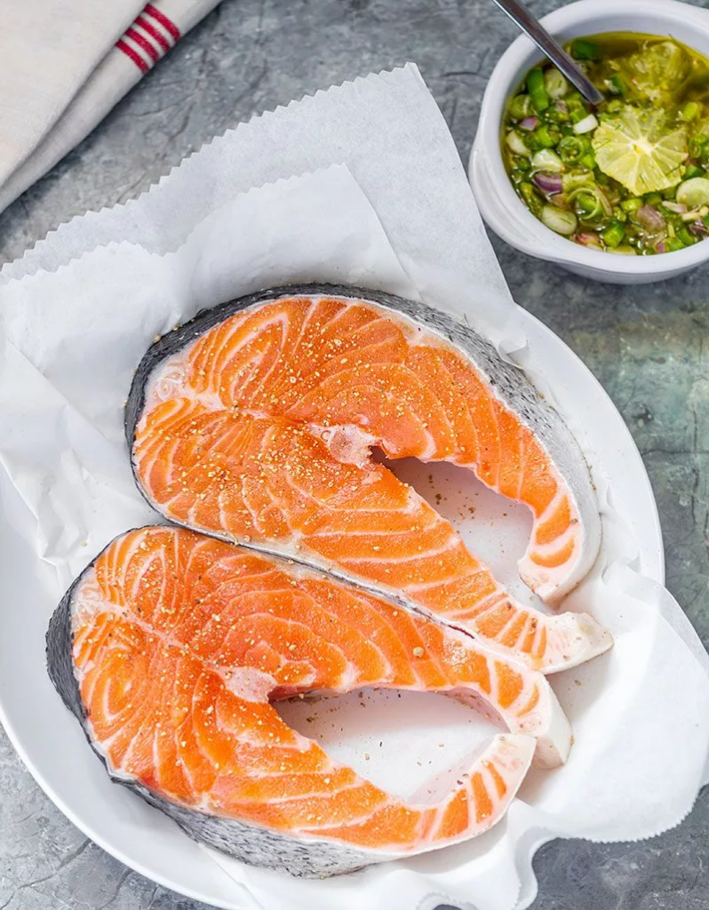 Filés de Salmão Grelhados com Salsa Cítrica de Jalapeño