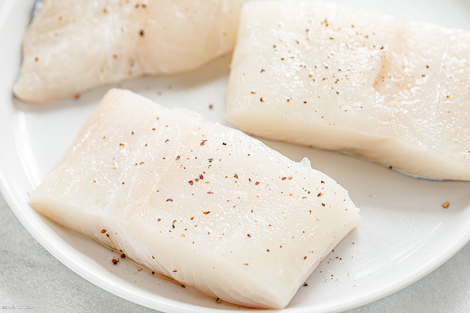 Receita de Bacalhau com Manteiga de Alho e Aspargos ao Limão na Frigideira