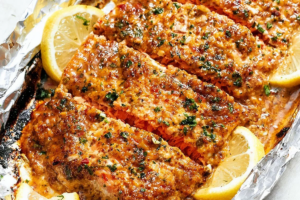 Receita de Salmão Assado com Alho e Mel no Papel Alumínio