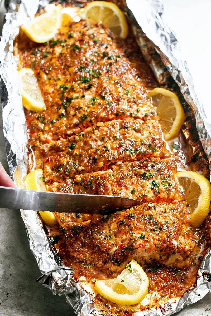 Receita de Salmão Assado com Alho e Mel no Papel Alumínio