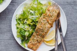 Salmão Assado com Crosta de Parmesão