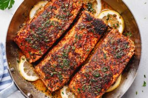 Salmão Blackened com Molho de Manteiga e Limão