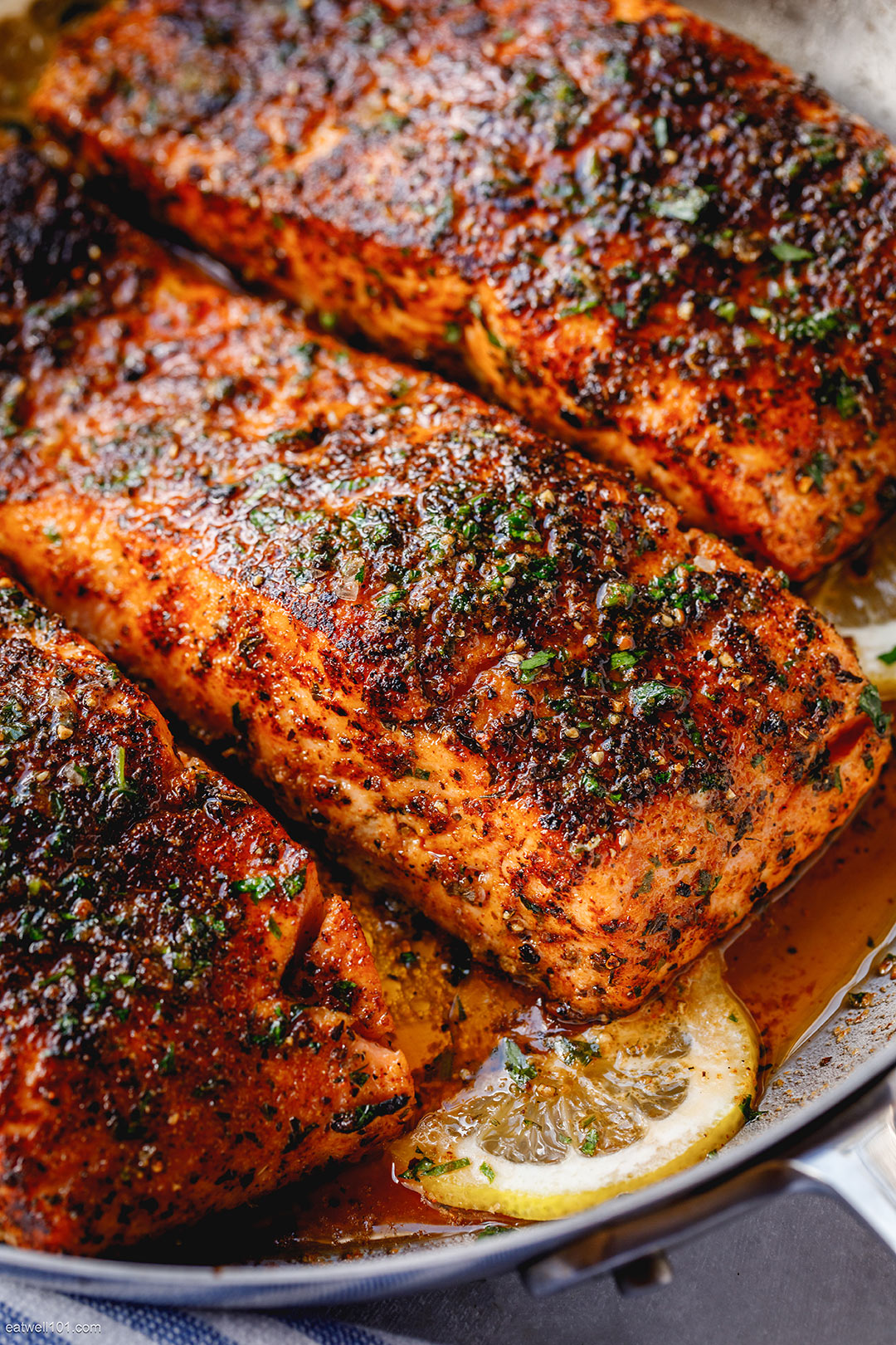 Salmão Blackened com Molho de Manteiga e Limão