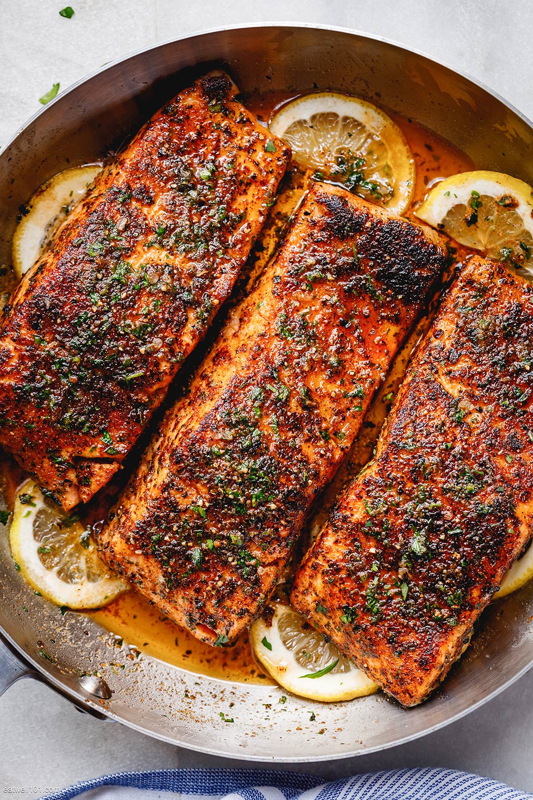 Salmão Blackened com Molho de Manteiga e Limão