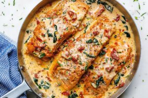 Salmão Cremoso ao Molho Toscano