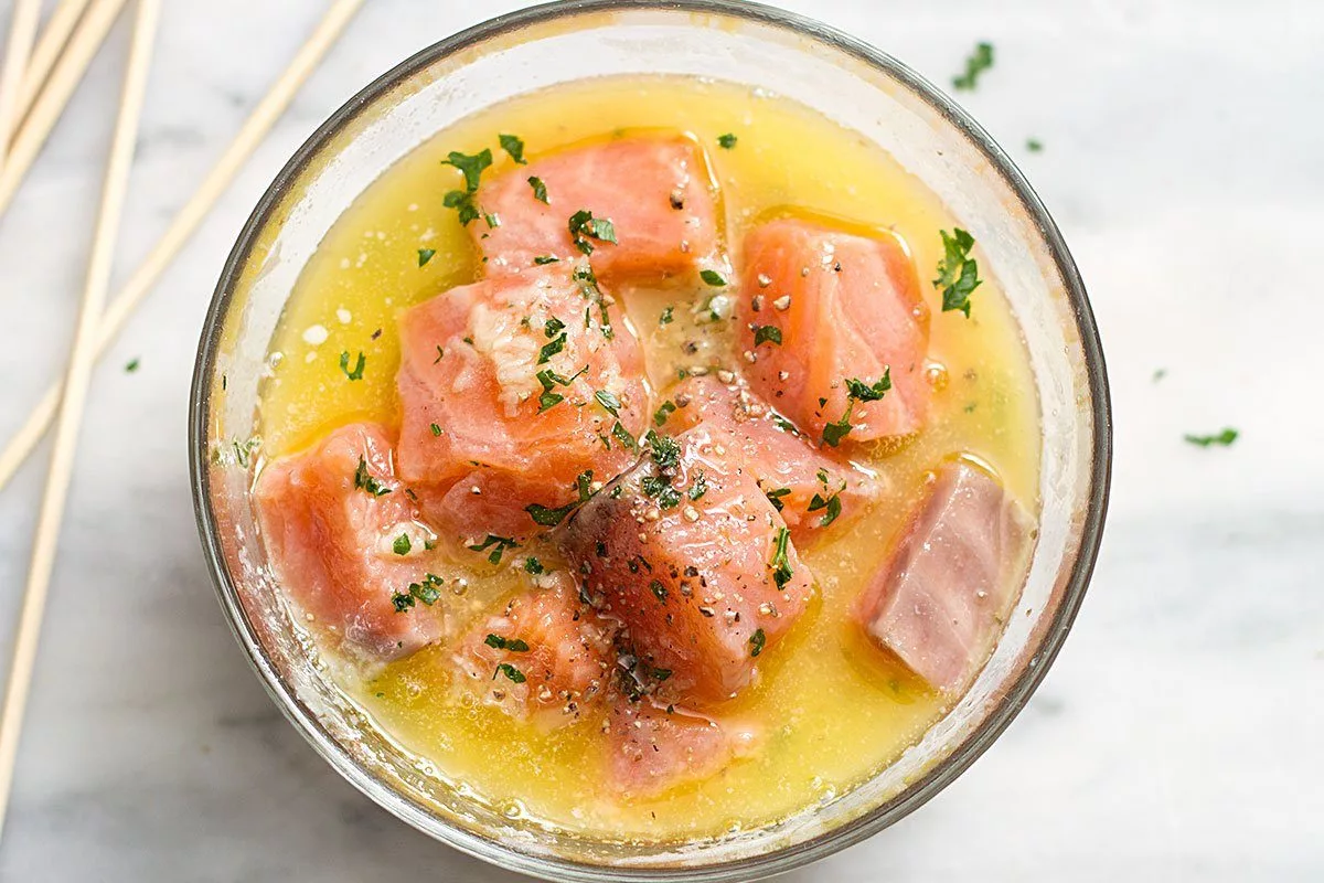 Salmão Grelhado com Glacê de Manteiga, Limão e Alho
