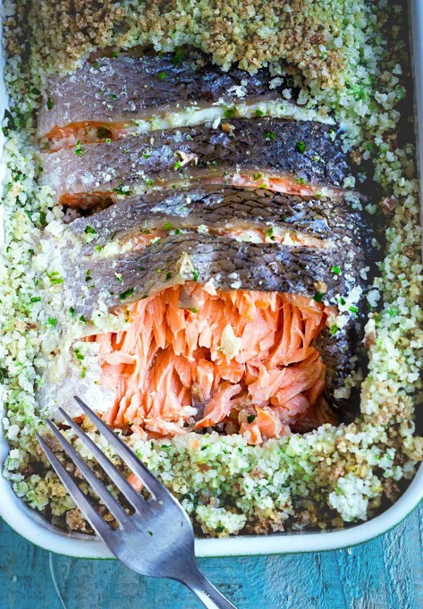 Salmão em Crosta de Sal e Coentro